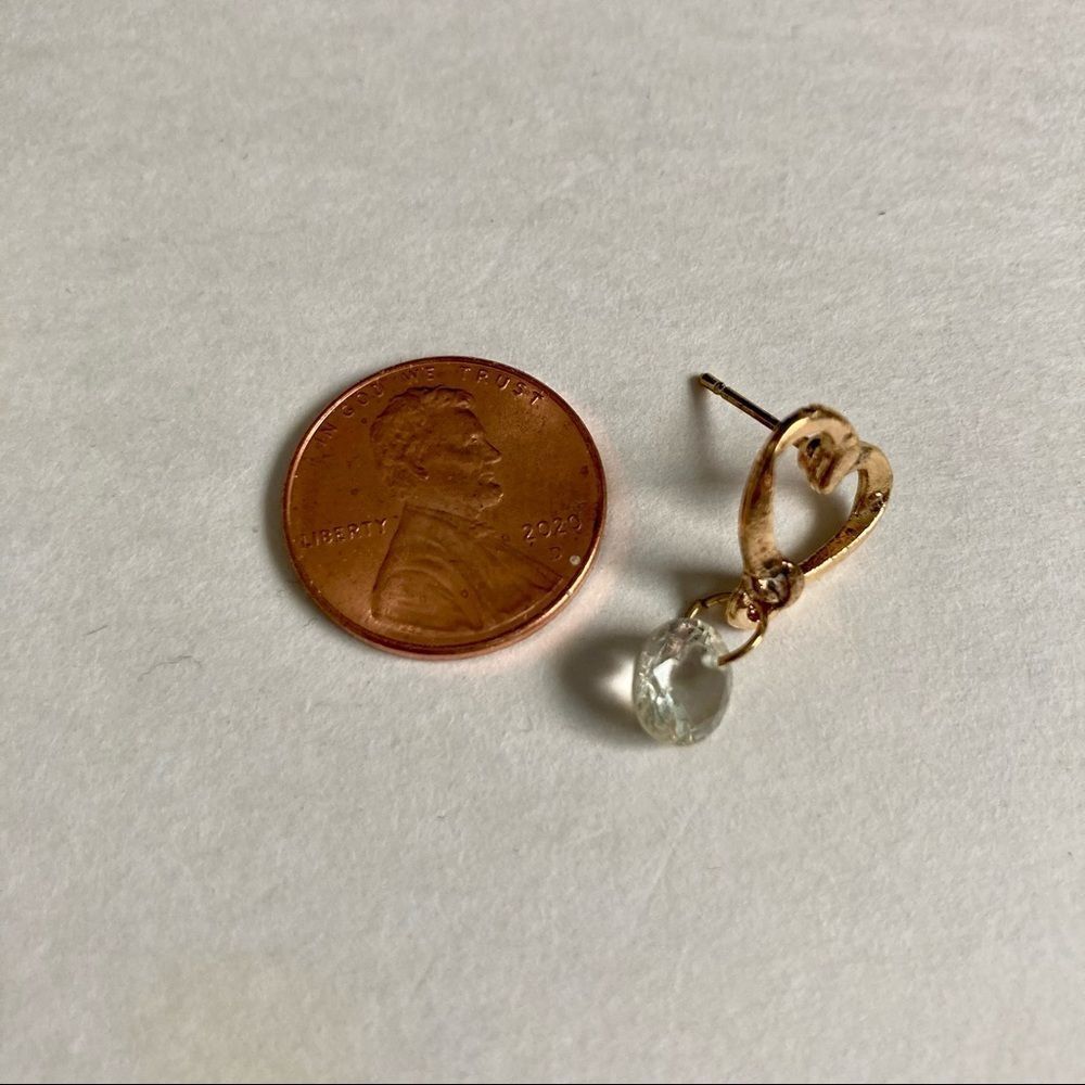GOLDEN Heart Dangling Crystal Earrings - Picture 7 of 10